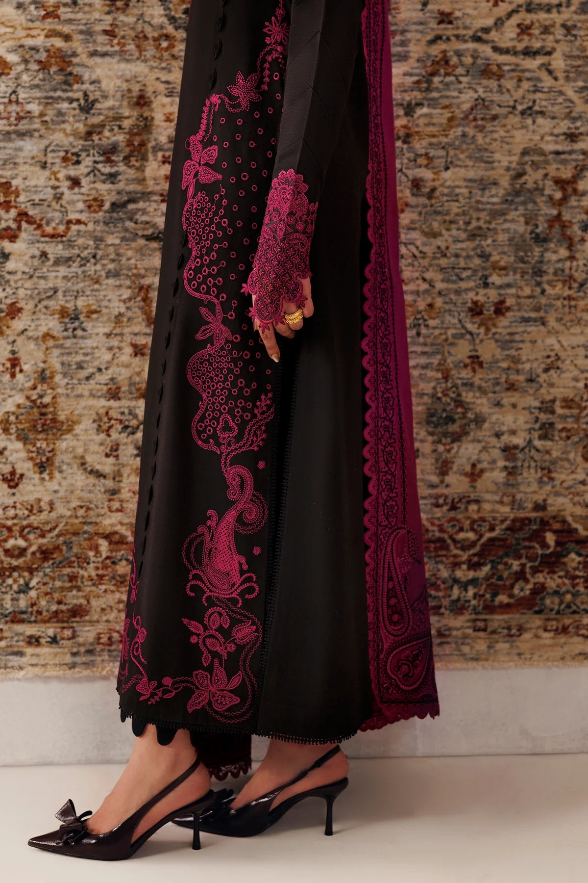 QALAMKAR QLINE LINEN YANI