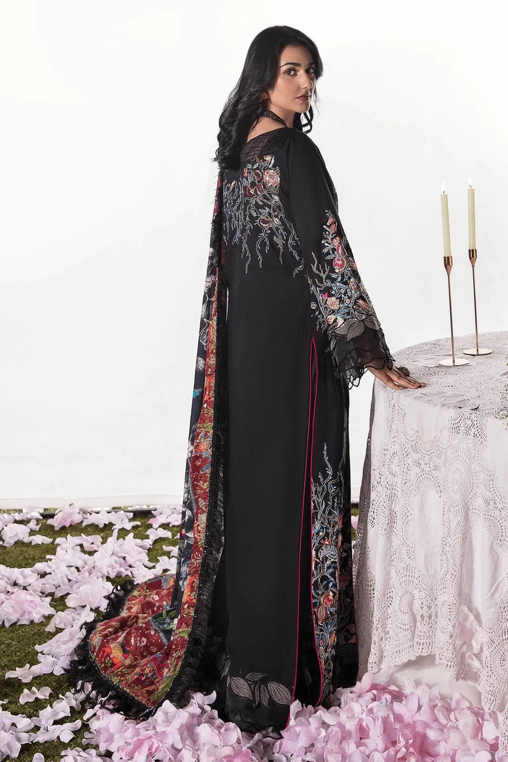 ENCHANTED NILOFER
