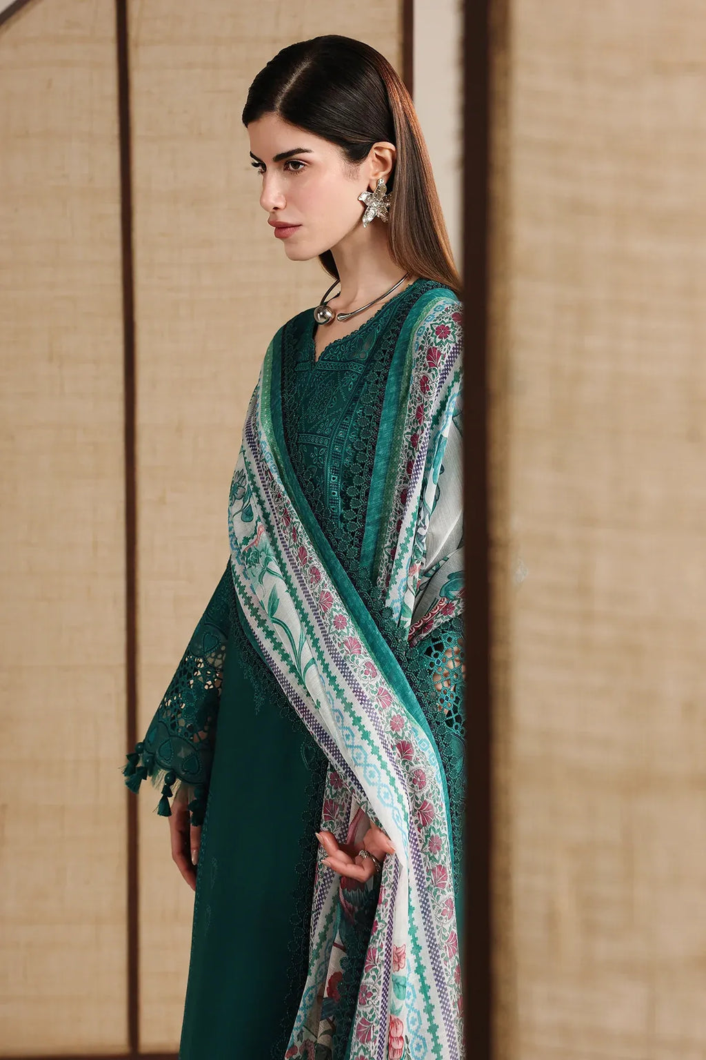 JAZMIN IRIS LUXURY LAWN IL26-D03