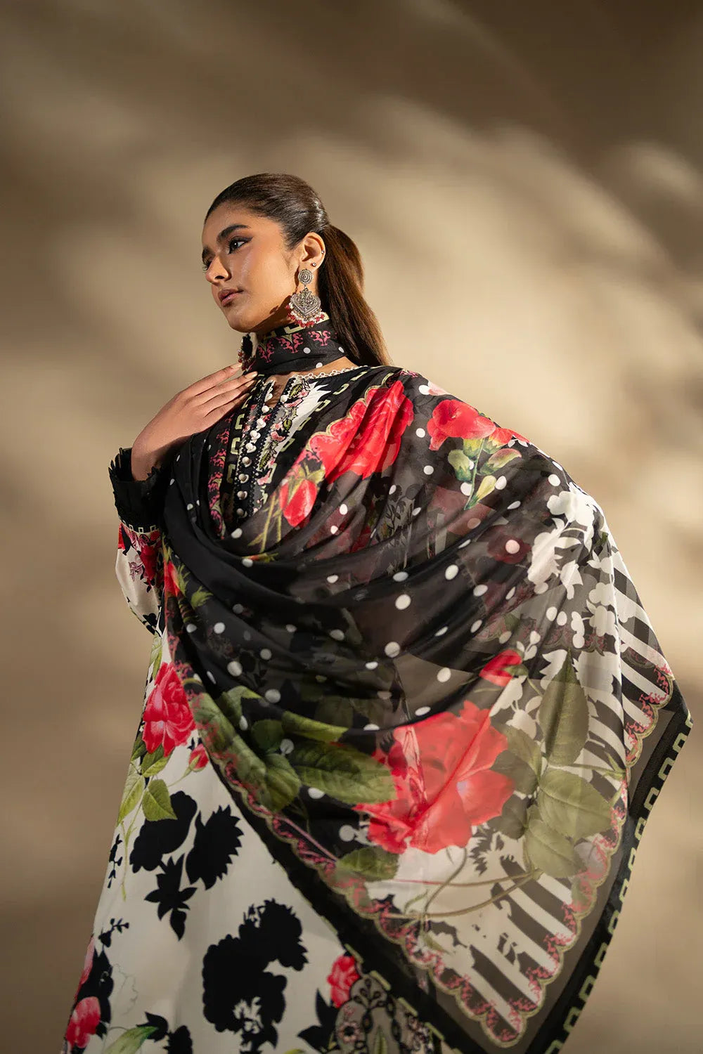 MARYUM N MARIA EMBROIDERED PRINT LAWN VENYA