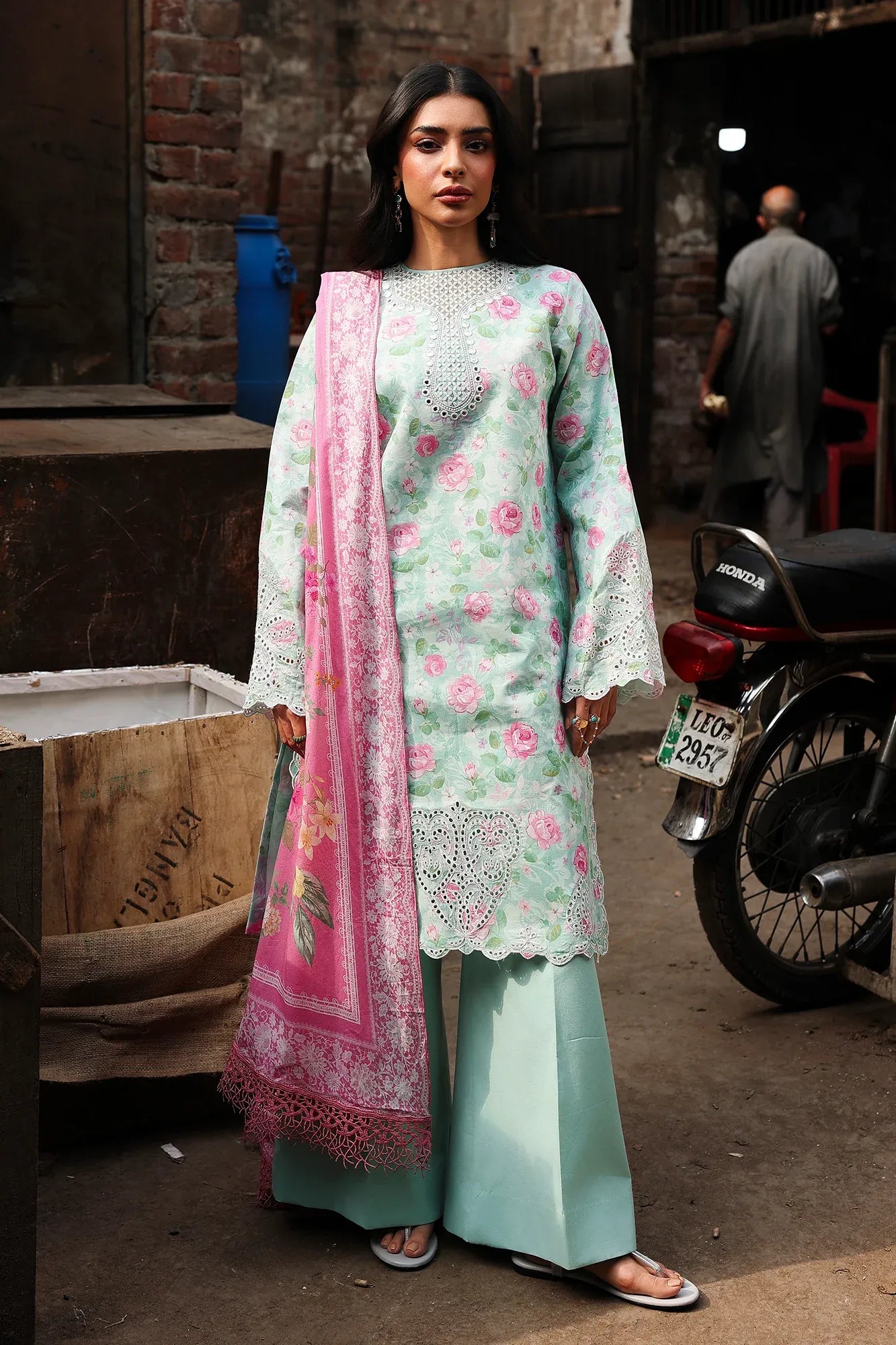 RAJBARI NISSA FLORAL SYMPHONY D-10