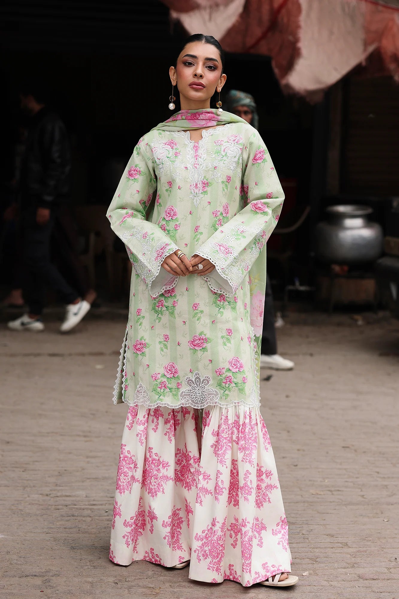 RAJBARI NISSA FLORAL SYMPHONY D-08