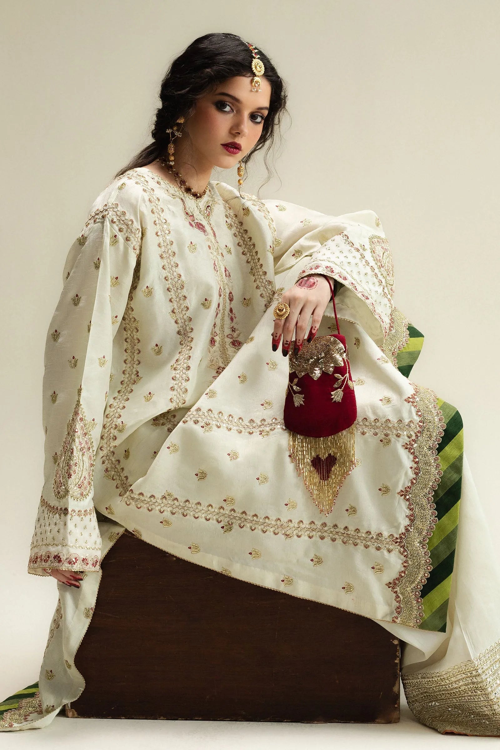 ZARA SHAHJAHAN D-04 SOZ