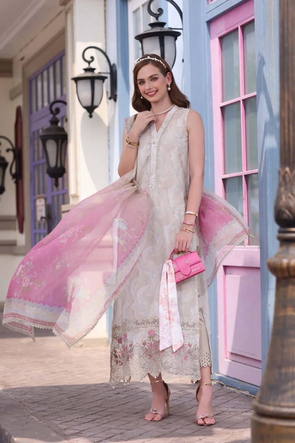 NOOR EID LUXE CHIKANKARI D-04