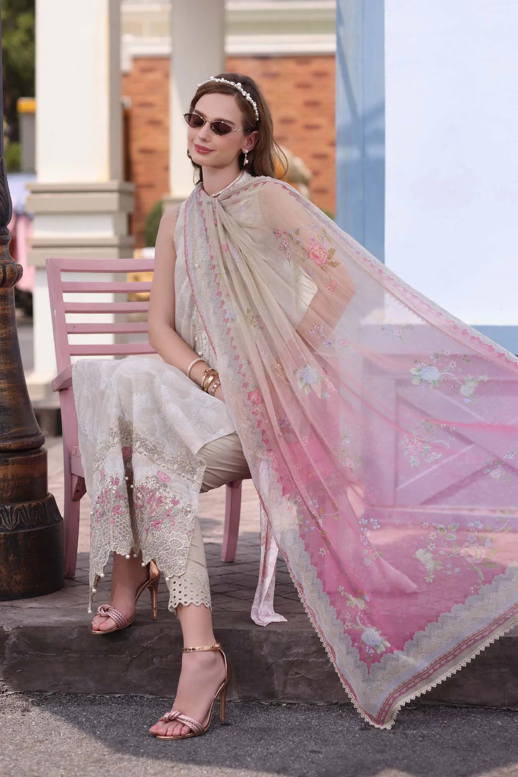 NOOR EID LUXE CHIKANKARI D-04