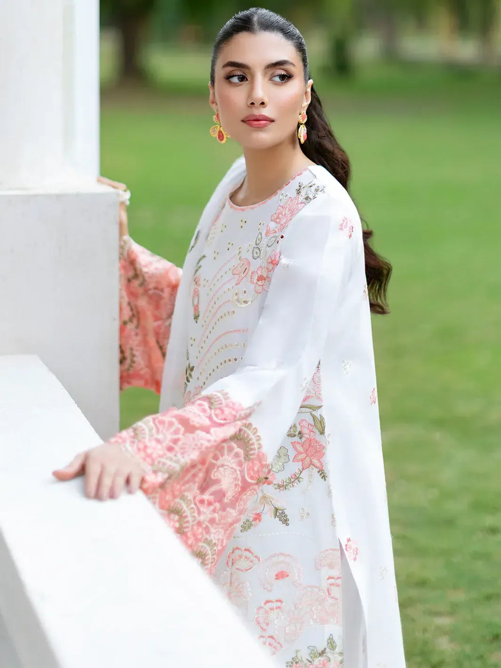 MAHNUR SOPHIE LYRA