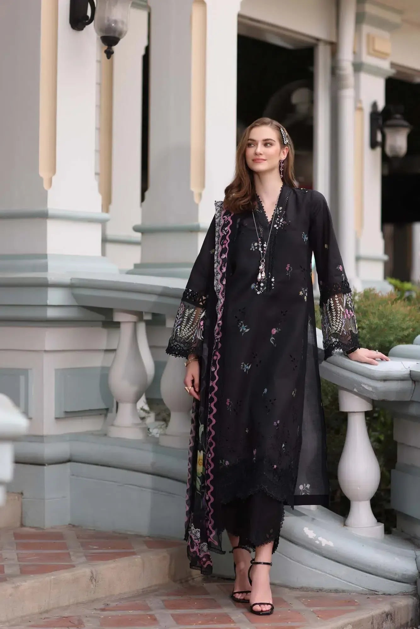 NOOR EID LUXE CHIKANKARI D-05
