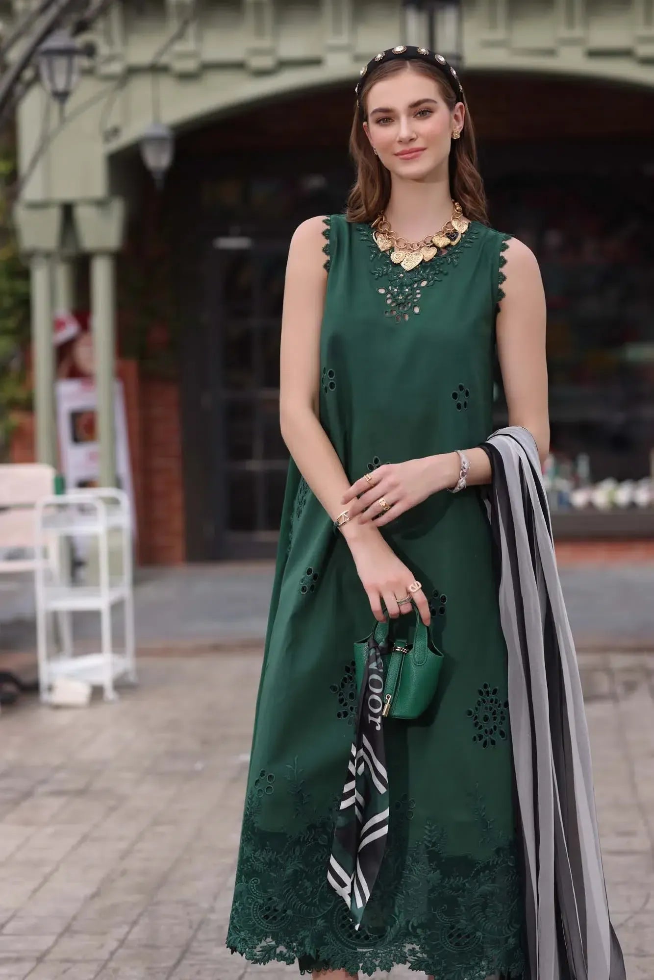 NOOR EID LUXE CHIKANKARI D-12