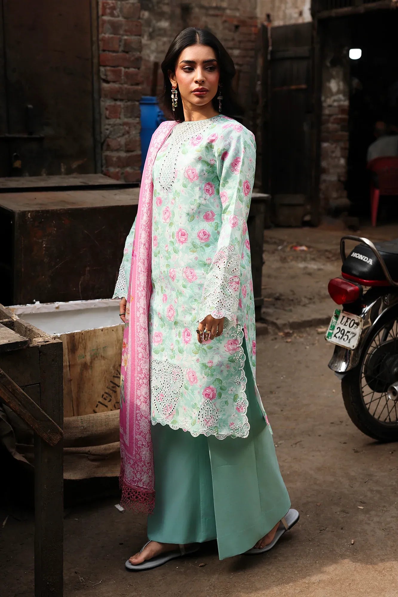 RAJBARI NISSA FLORAL SYMPHONY D-10