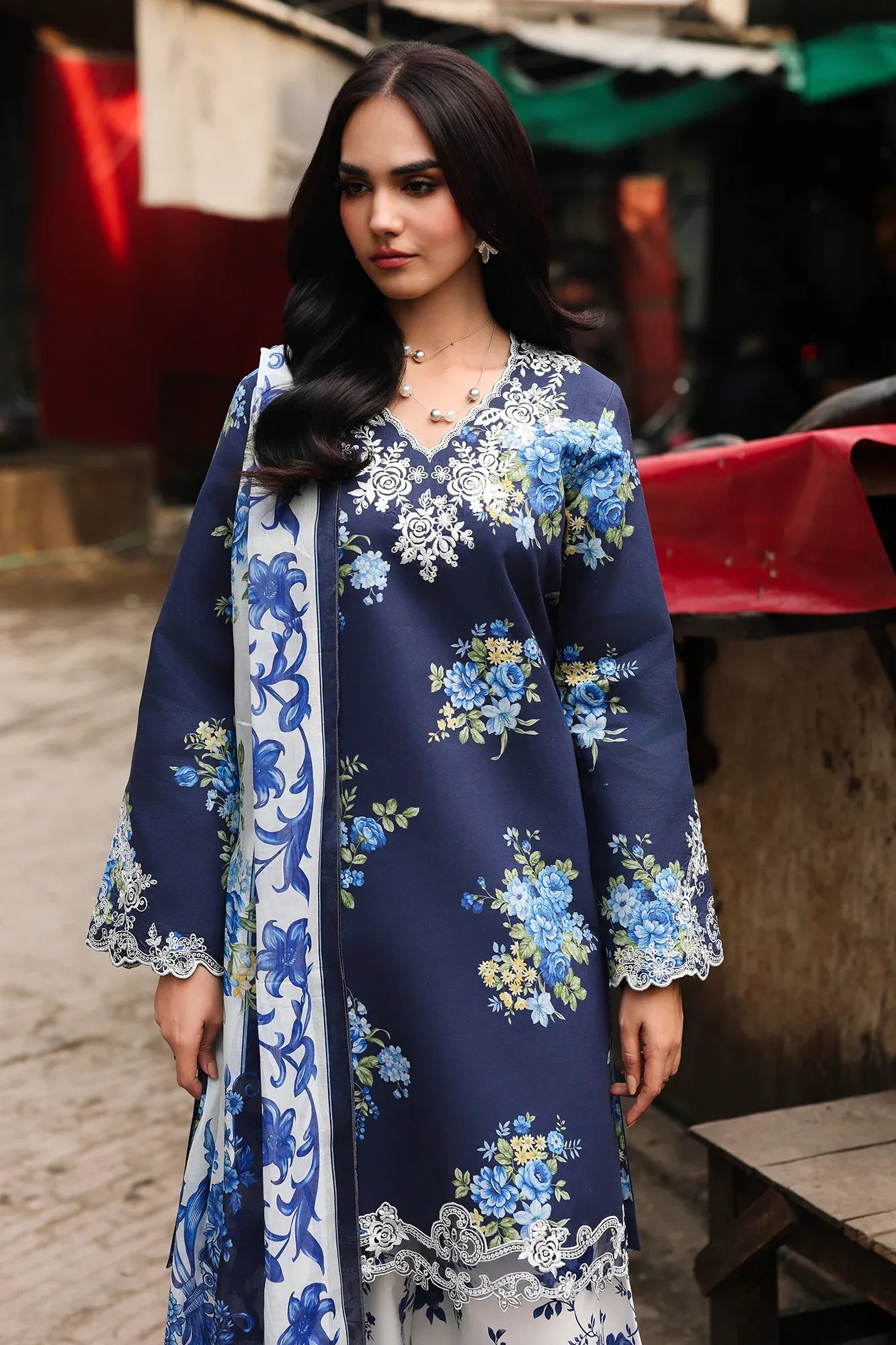 RAJBARI NISSA FLORAL SYMPHONY D-05