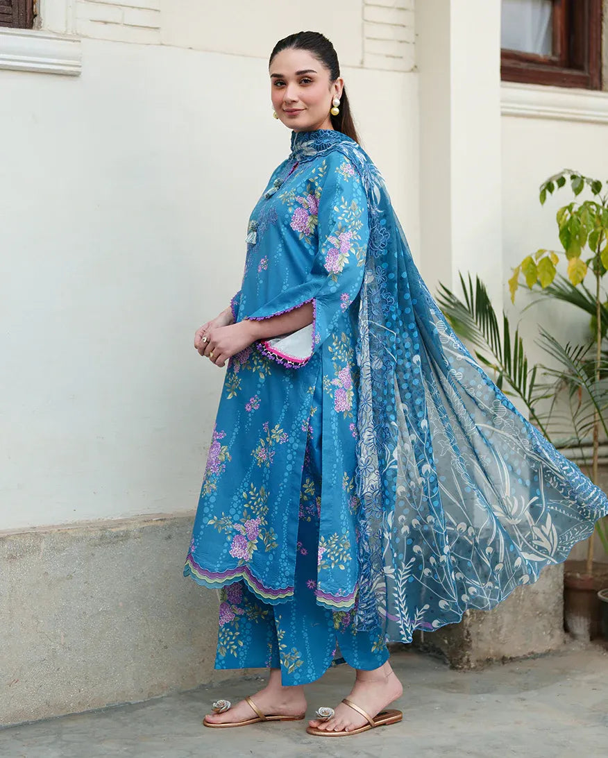 ROHEENAZ WHISPERED FLORALS PETAL DRIFT