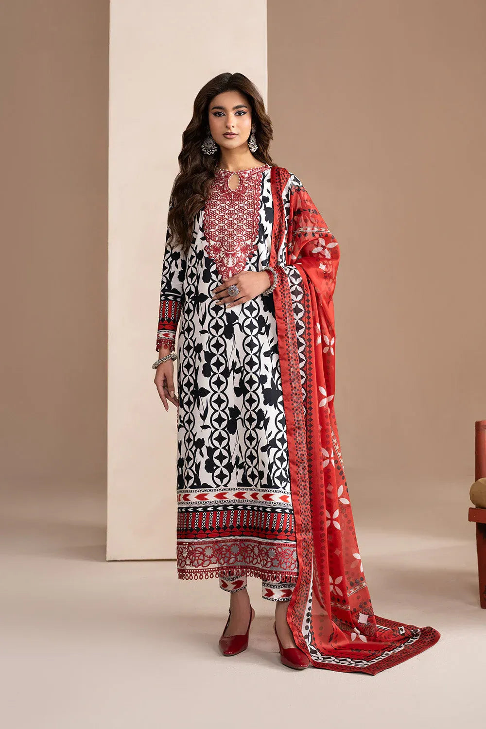 MARYUM N MARIA EMBROIDERED PRINT LAWN VEENA