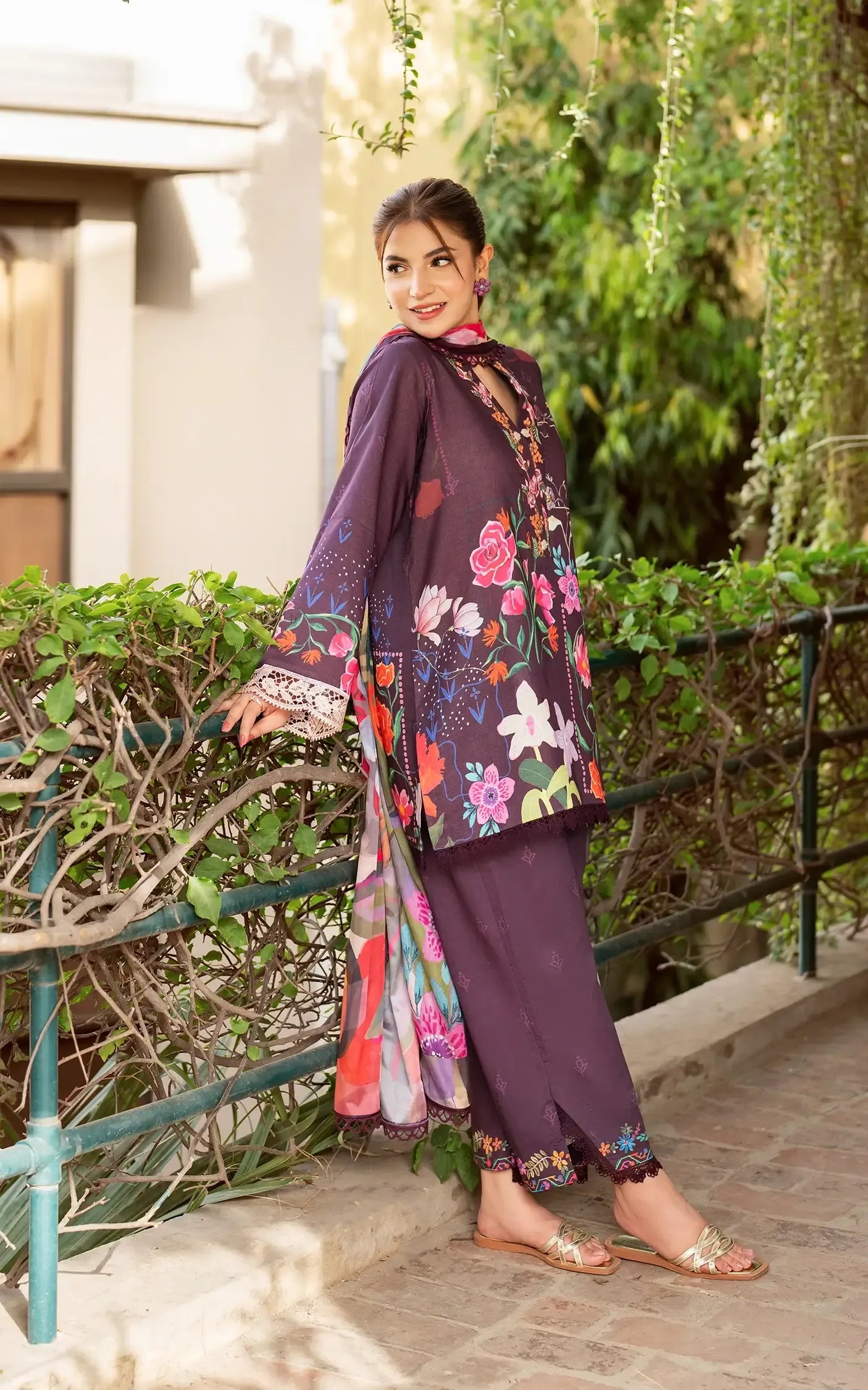 ASIFA NABEEL YAKIN YKL25-12