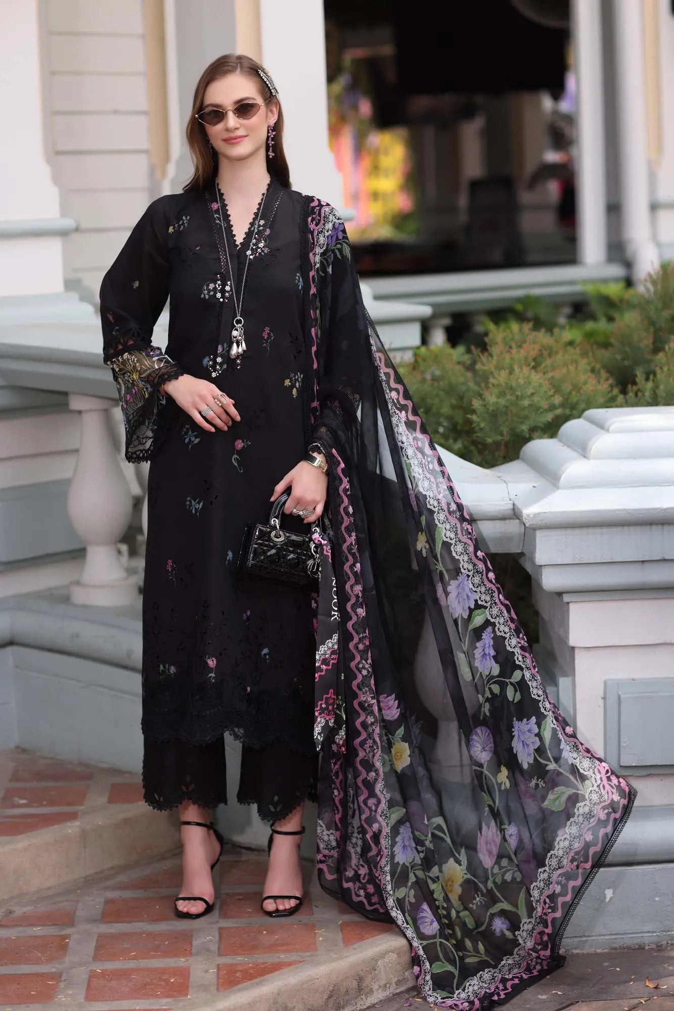 NOOR EID LUXE CHIKANKARI D-05