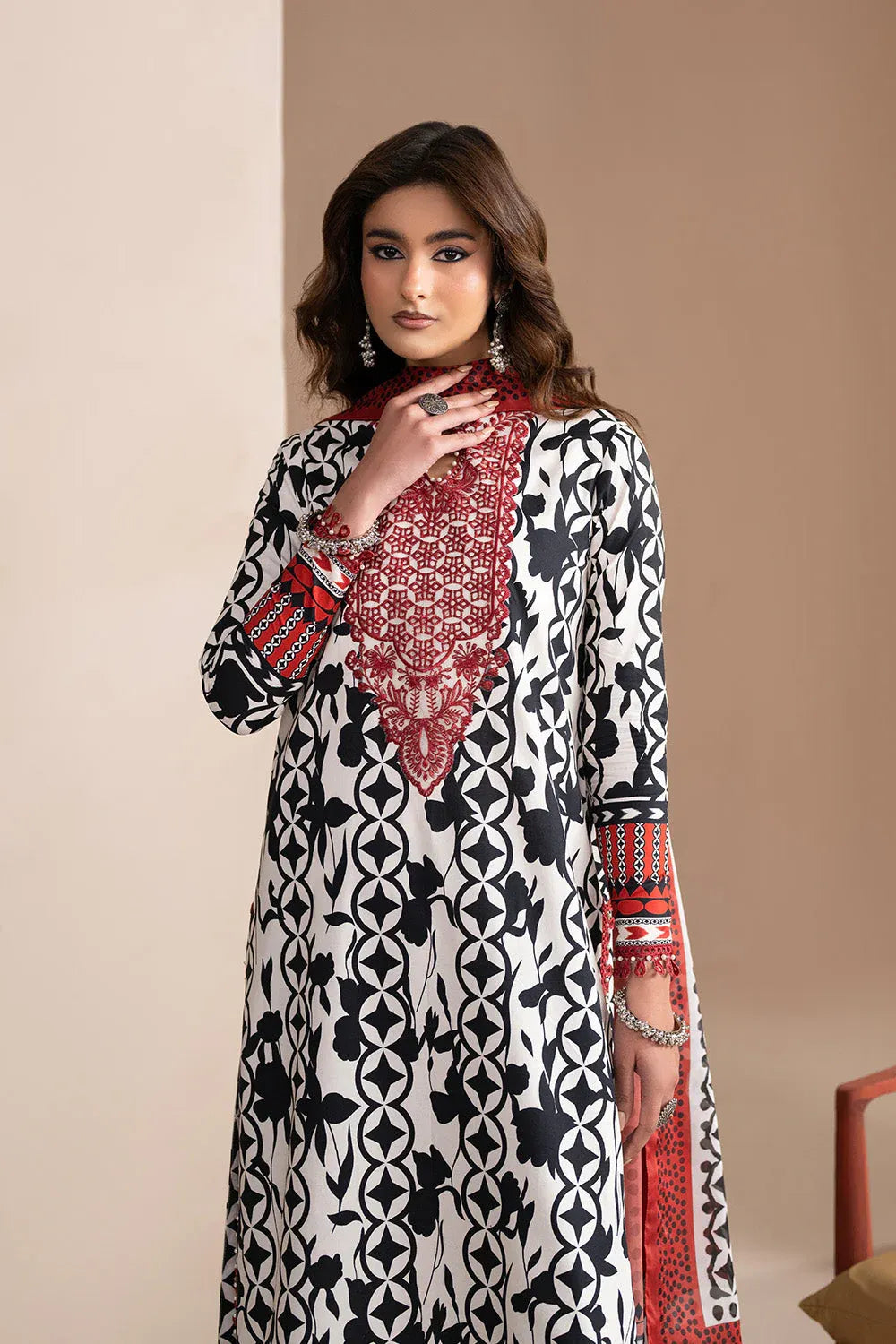 MARYUM N MARIA EMBROIDERED PRINT LAWN VEENA