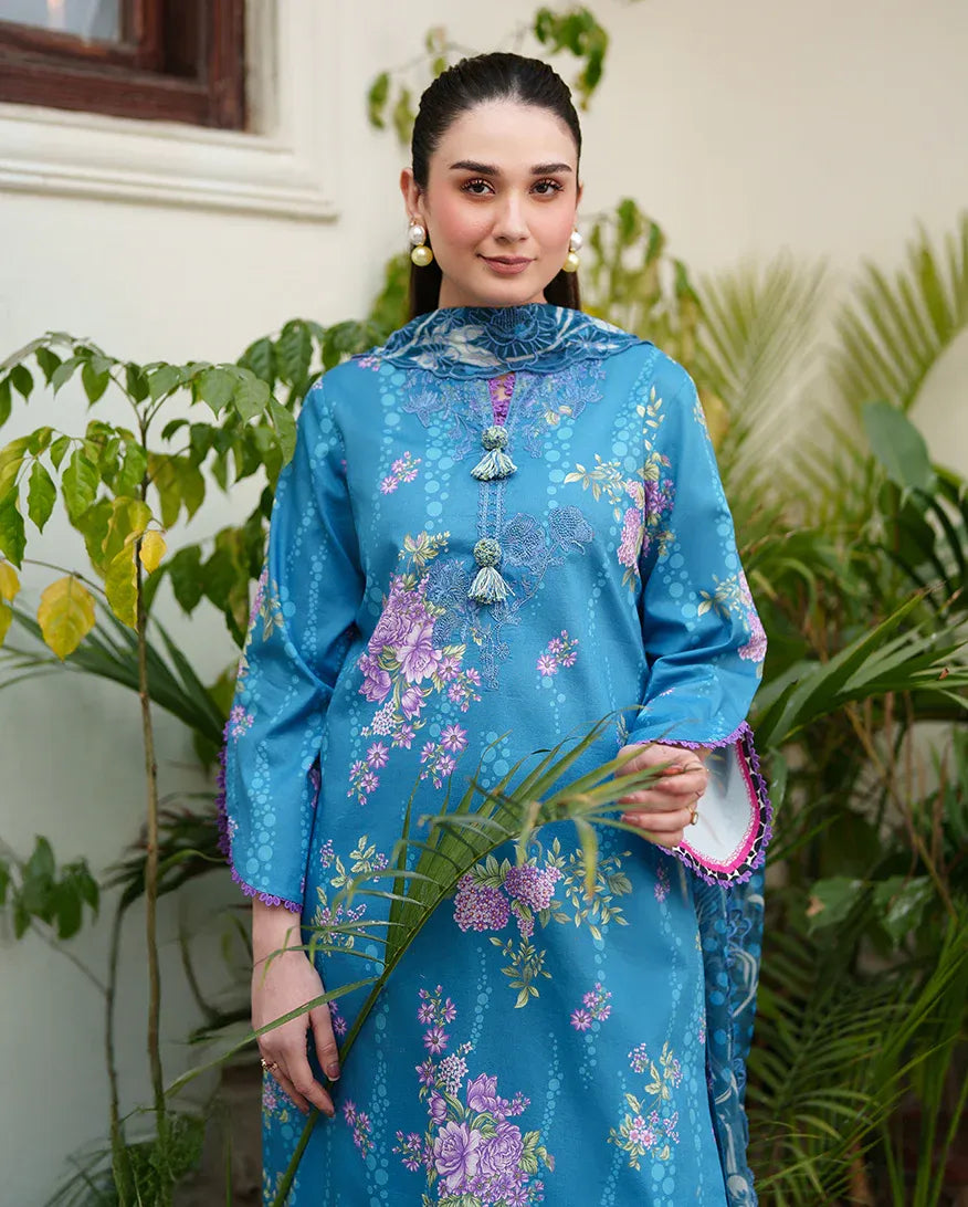 ROHEENAZ WHISPERED FLORALS PETAL DRIFT