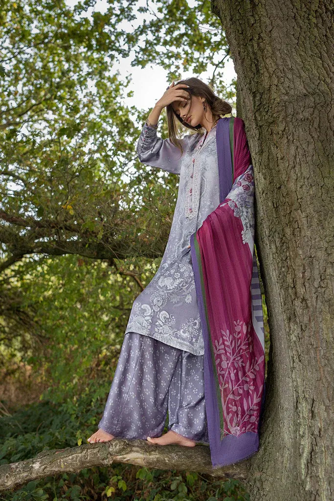 SOBIA NAZIR SATIN D-01