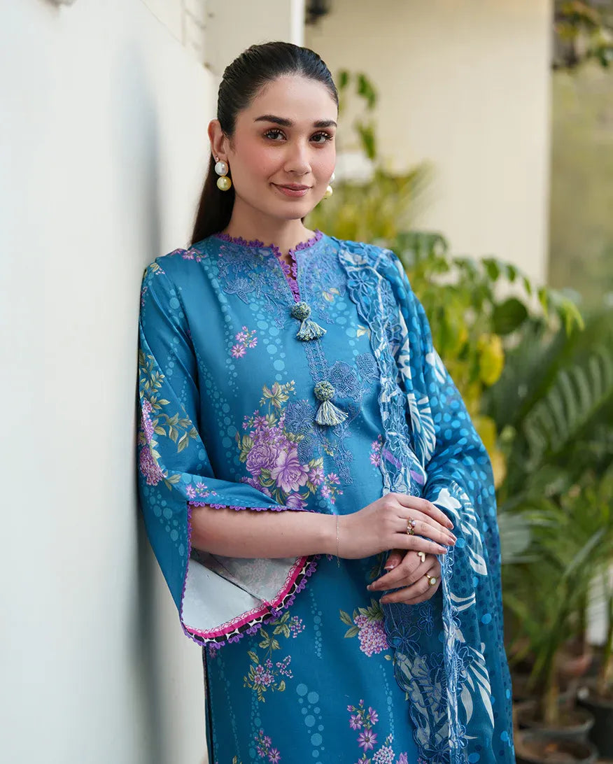 ROHEENAZ WHISPERED FLORALS PETAL DRIFT