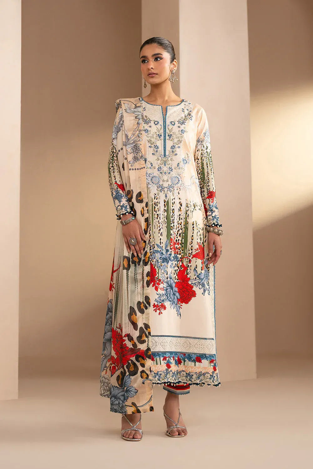 MARYUM N MARIA EMBROIDERED PRINT LAWN VINITA